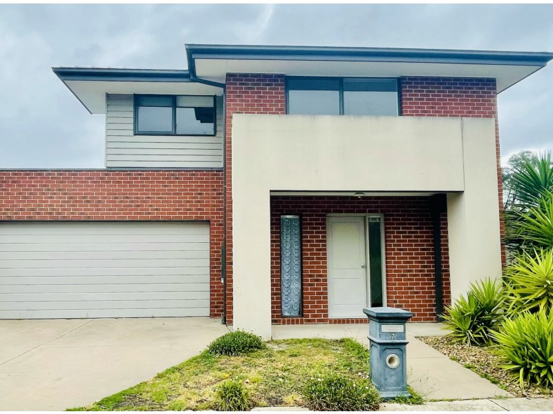 7 Heathland Circuit, Cranbourne East VIC 3977