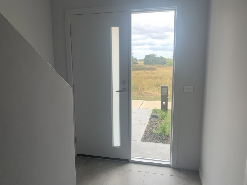 6 Hare Mews, Cranbourne East VIC 3977