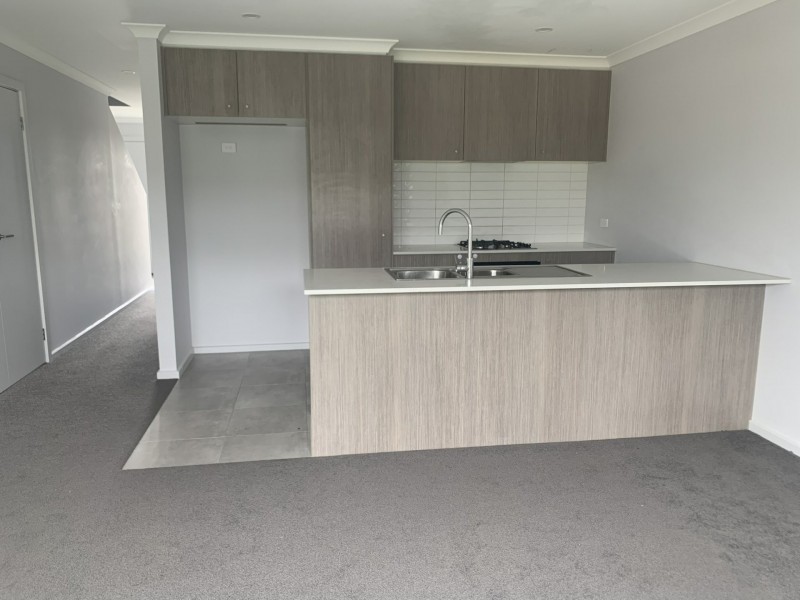 6 Hare Mews, Cranbourne East VIC 3977