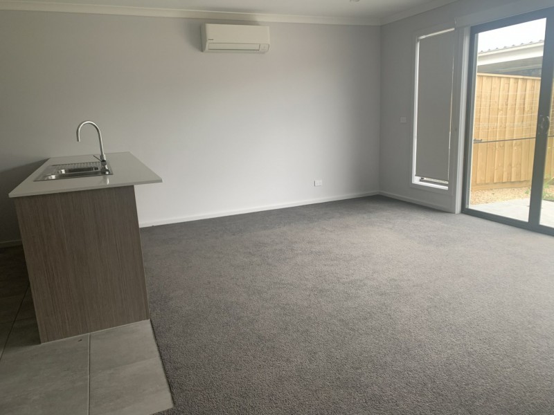 6 Hare Mews, Cranbourne East VIC 3977