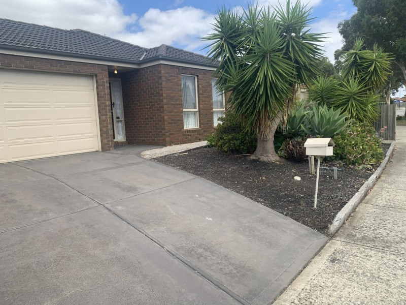 54 Bellarine Drive, Cranbourne VIC 3977