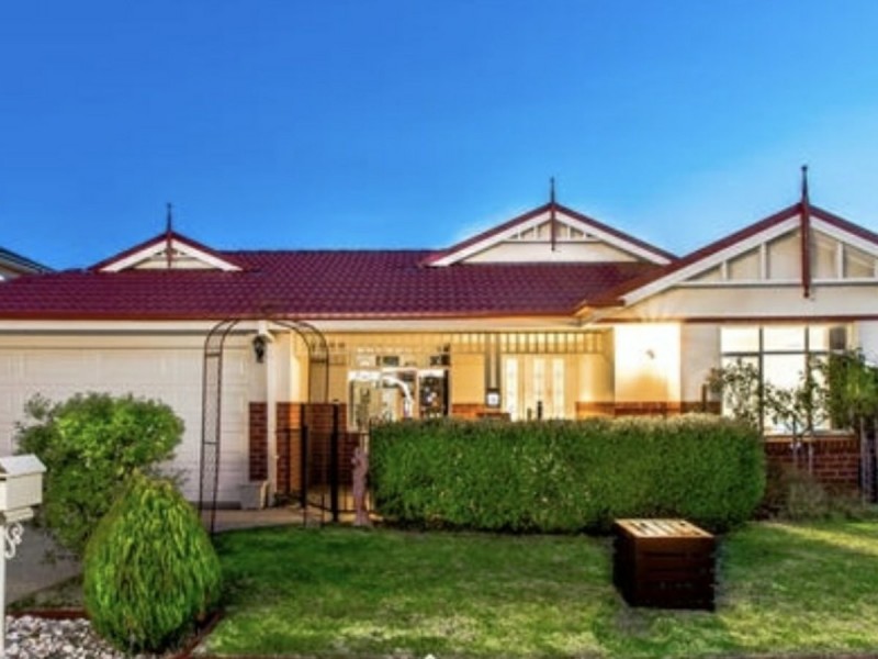 13 Carnavon Street, Cranbourne East VIC 3977