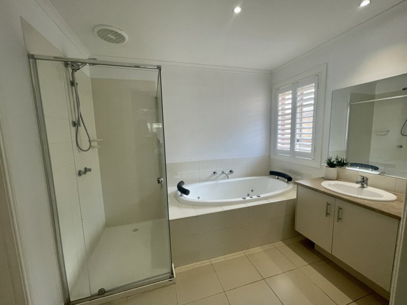 13 Carnavon Street, Cranbourne East VIC 3977