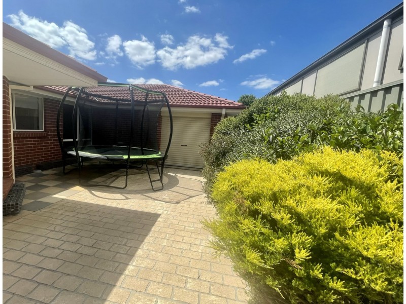 13 Carnavon Street, Cranbourne East VIC 3977