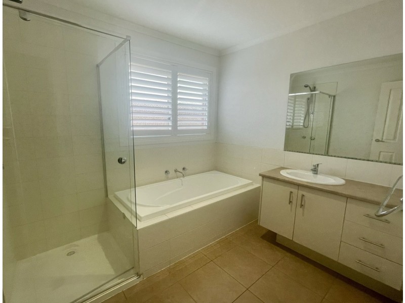 13 Carnavon Street, Cranbourne East VIC 3977