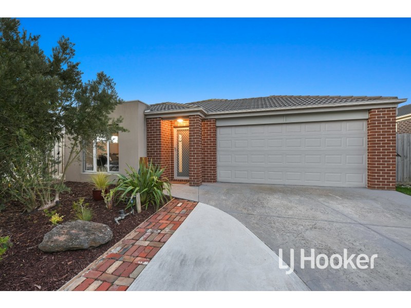 2 Kirwan Drive, Cranbourne East VIC 3977
