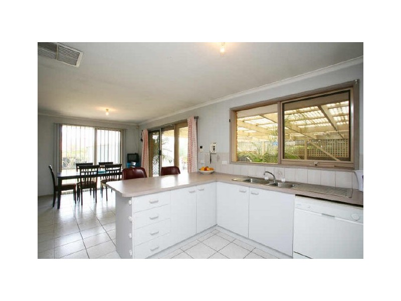 39 Toirram Crescent, Cranbourne VIC 3977