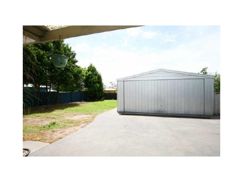 39 Toirram Crescent, Cranbourne VIC 3977