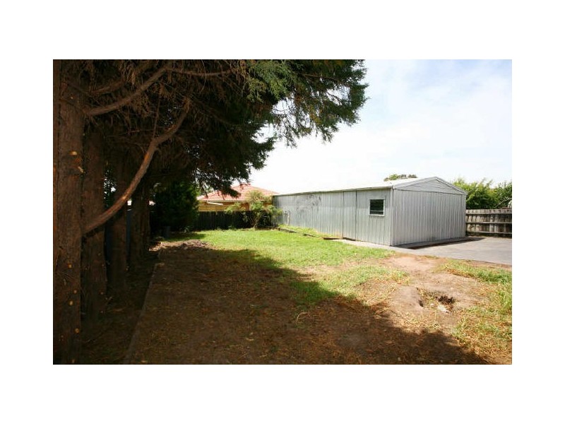 39 Toirram Crescent, Cranbourne VIC 3977