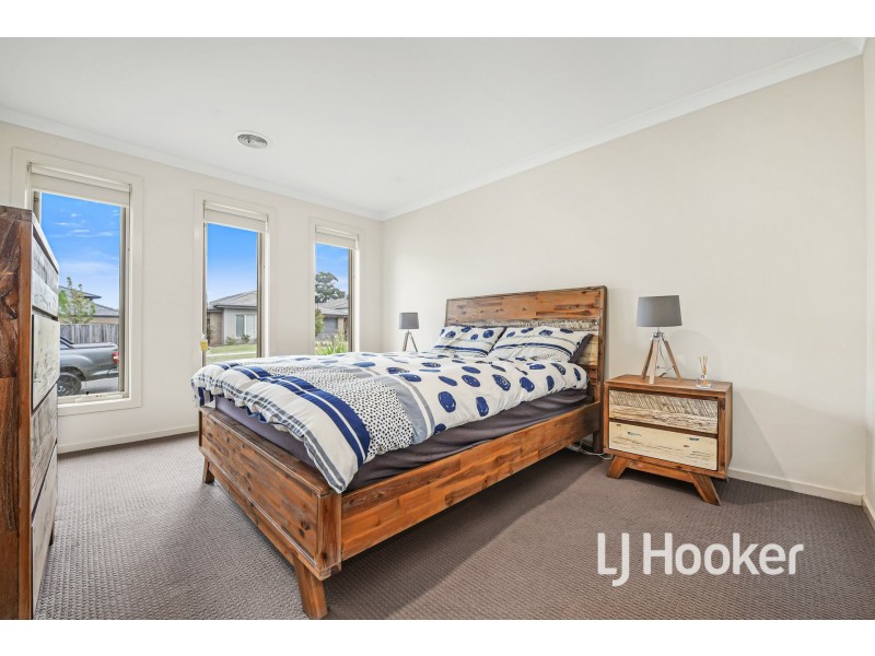 4 Native Retreat, Cranbourne East VIC 3977