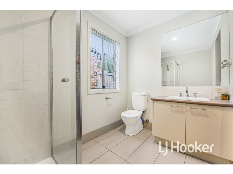 4 Native Retreat, Cranbourne East VIC 3977