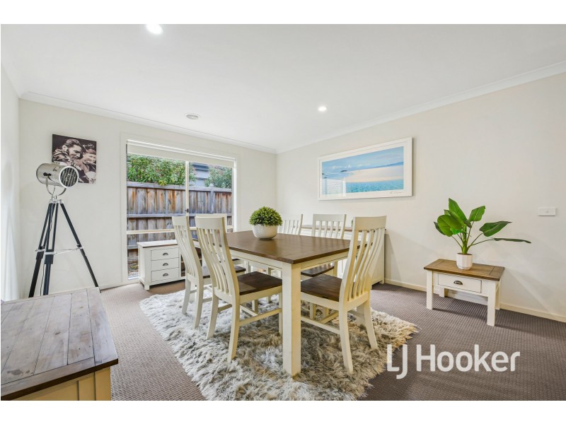 4 Native Retreat, Cranbourne East VIC 3977