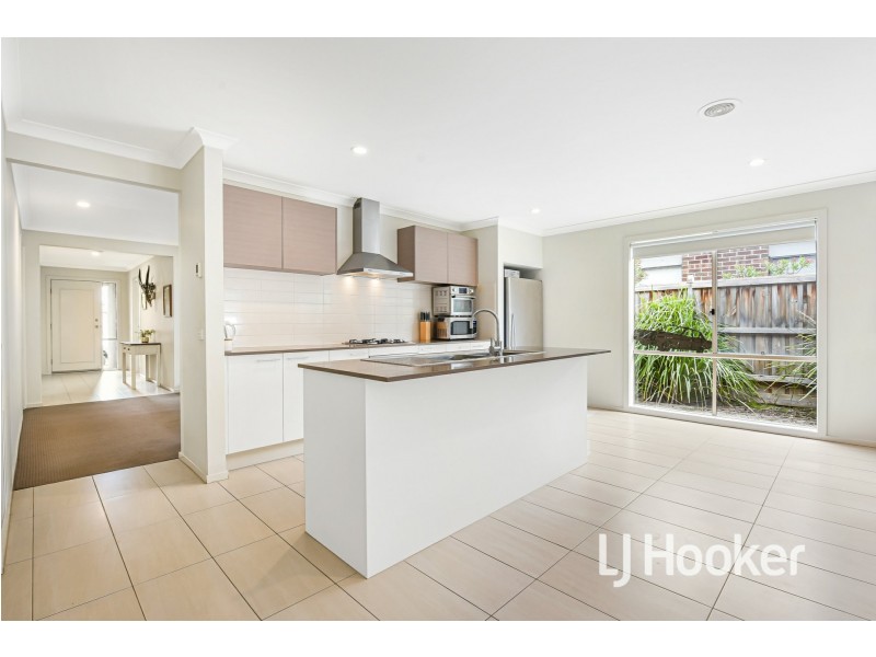 4 Native Retreat, Cranbourne East VIC 3977