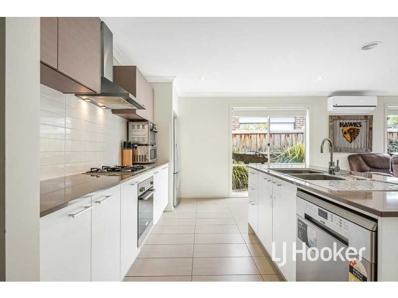 4 Native Retreat, Cranbourne East VIC 3977