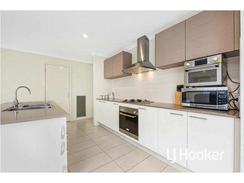 4 Native Retreat, Cranbourne East VIC 3977