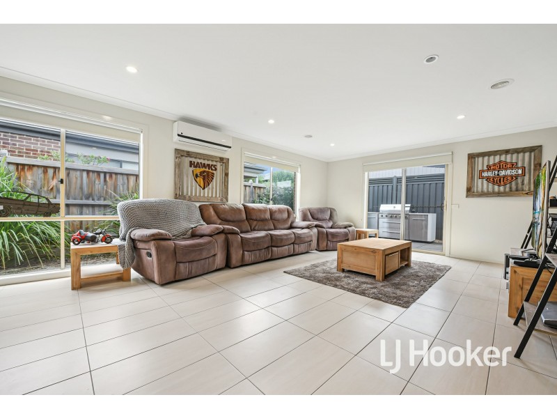 4 Native Retreat, Cranbourne East VIC 3977