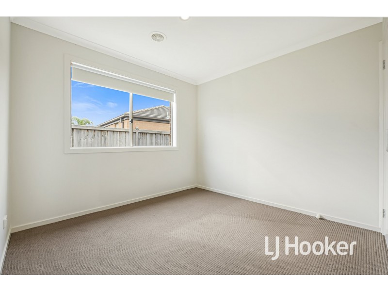 4 Native Retreat, Cranbourne East VIC 3977