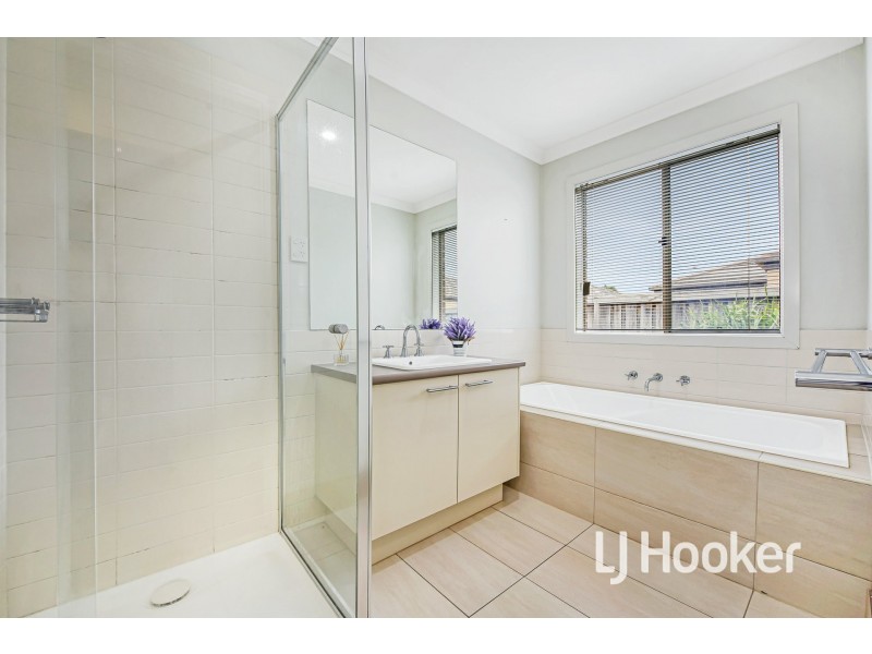 4 Native Retreat, Cranbourne East VIC 3977