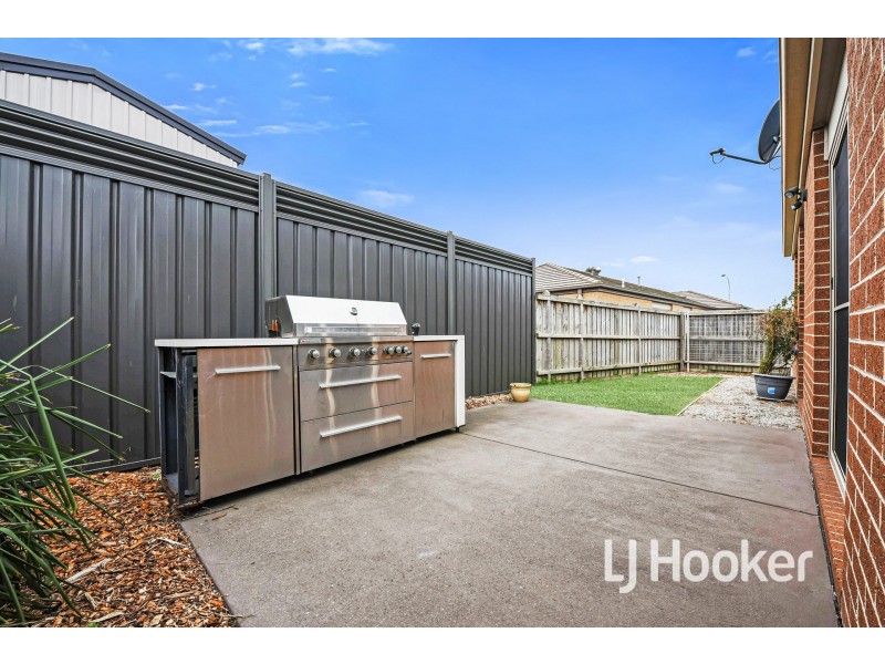 4 Native Retreat, Cranbourne East VIC 3977