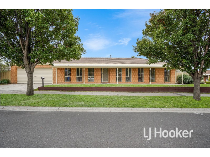 1 Kells Close, Cranbourne East VIC 3977