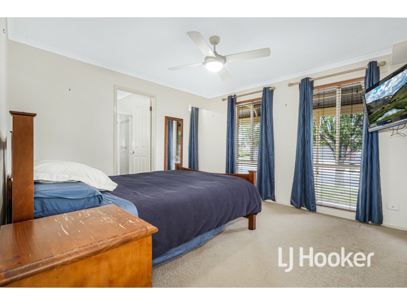 1 Kells Close, Cranbourne East VIC 3977