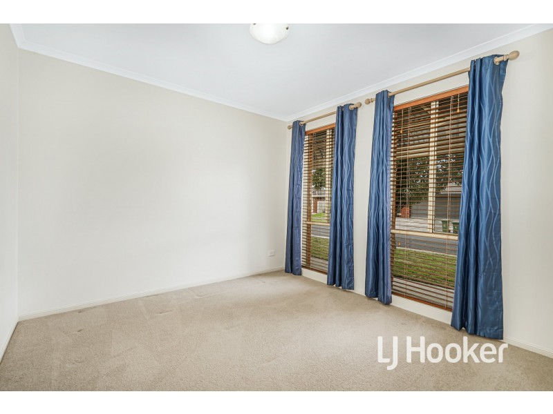 1 Kells Close, Cranbourne East VIC 3977