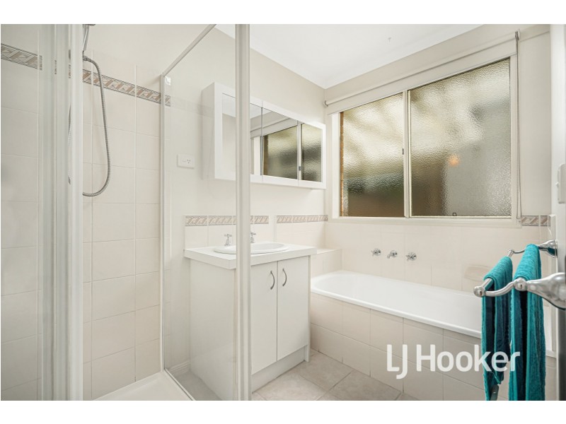 1 Kells Close, Cranbourne East VIC 3977