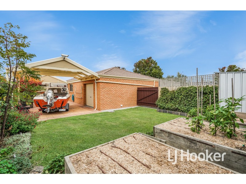 1 Kells Close, Cranbourne East VIC 3977