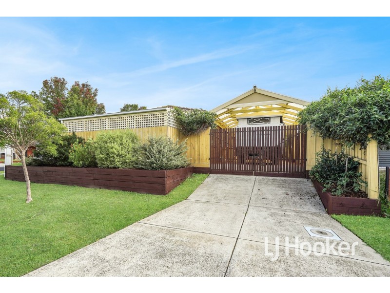 1 Kells Close, Cranbourne East VIC 3977