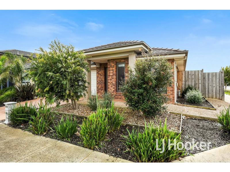 9 Deegan Way, Cranbourne East VIC 3977