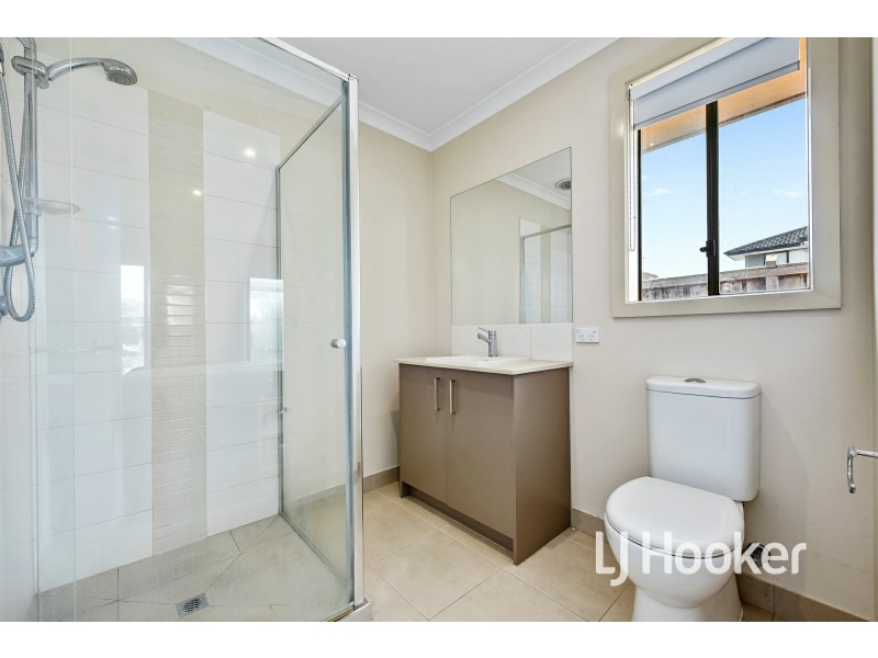9 Deegan Way, Cranbourne East VIC 3977