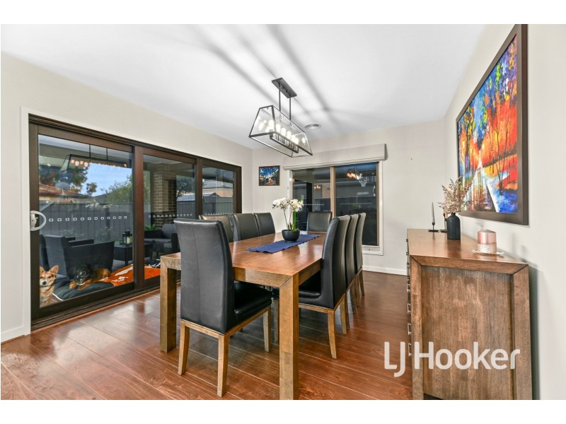 19 Camargue Circuit, Clyde North VIC 3978