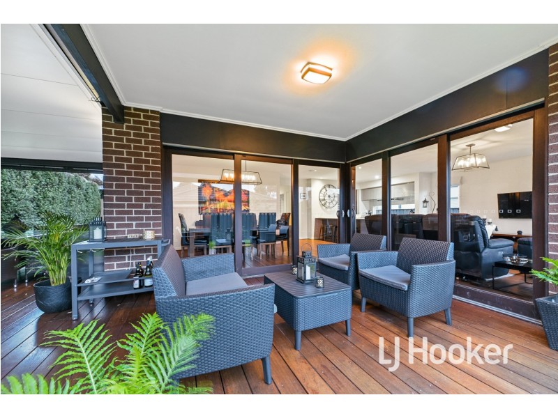 19 Camargue Circuit, Clyde North VIC 3978