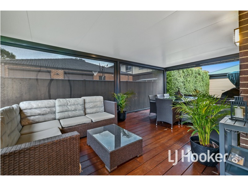 19 Camargue Circuit, Clyde North VIC 3978