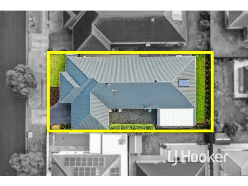 19 Camargue Circuit, Clyde North VIC 3978