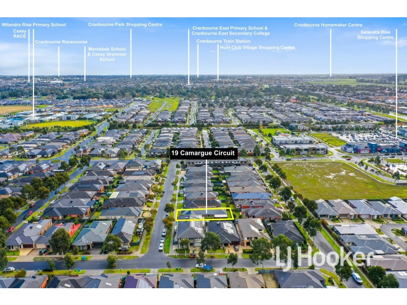 19 Camargue Circuit, Clyde North VIC 3978