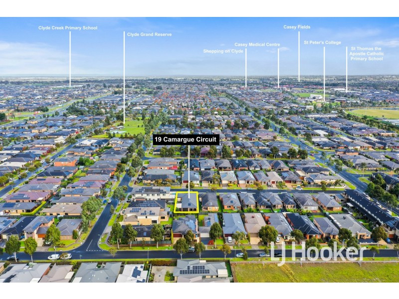 19 Camargue Circuit, Clyde North VIC 3978