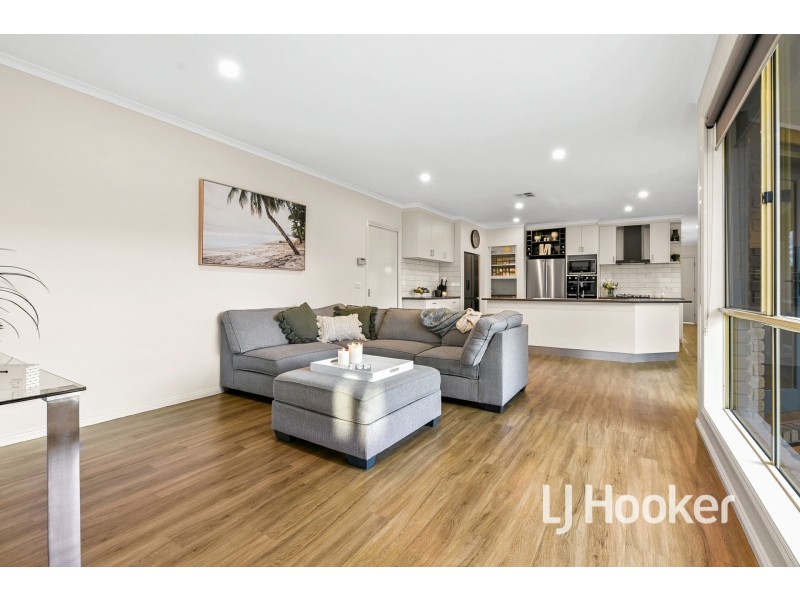 38 Cherryhills Drive, Cranbourne VIC 3977