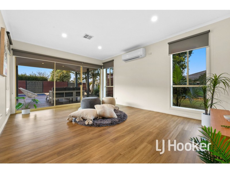 38 Cherryhills Drive, Cranbourne VIC 3977
