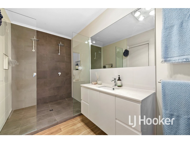 38 Cherryhills Drive, Cranbourne VIC 3977
