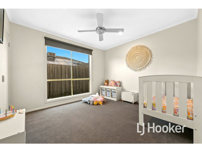 38 Cherryhills Drive, Cranbourne VIC 3977