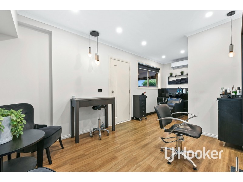 38 Cherryhills Drive, Cranbourne VIC 3977