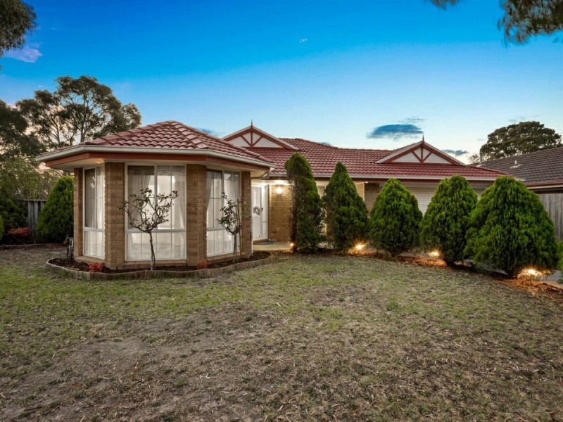 35 Paterson Drive, Lynbrook VIC 3975