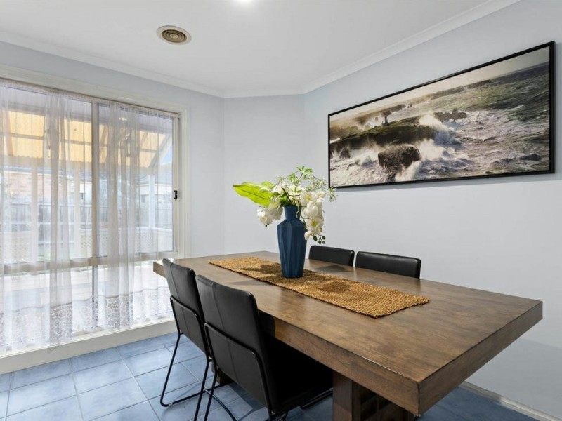 35 Paterson Drive, Lynbrook VIC 3975