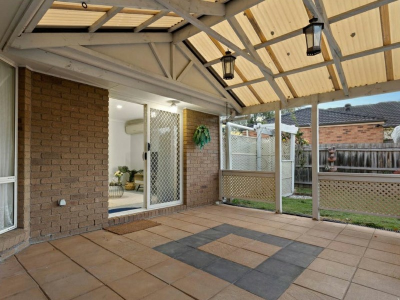 35 Paterson Drive, Lynbrook VIC 3975