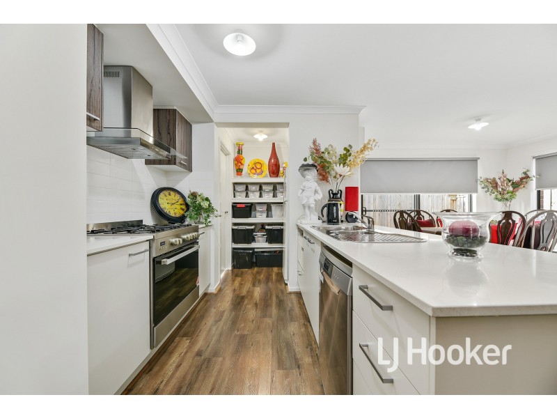 28 Chesney Circuit, Clyde VIC 3978