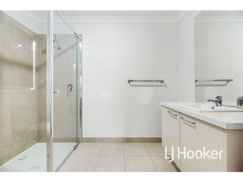 28 Chesney Circuit, Clyde VIC 3978