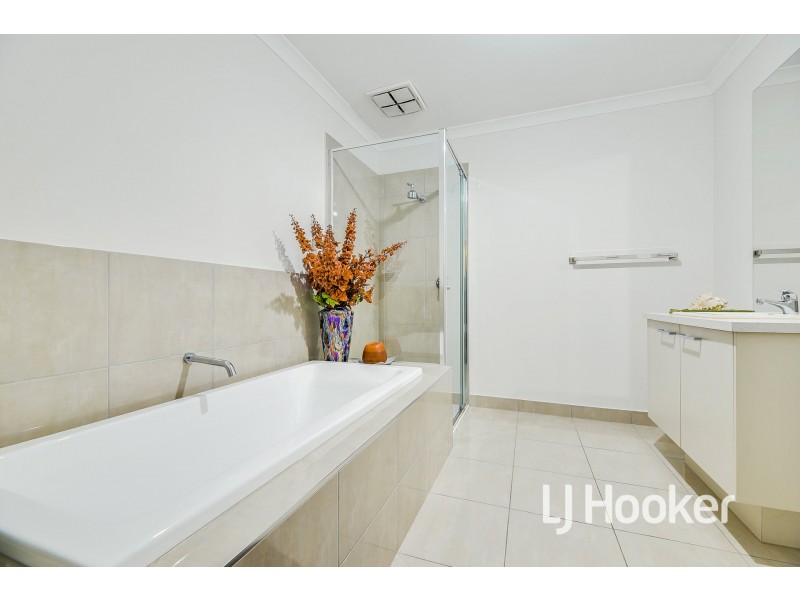 28 Chesney Circuit, Clyde VIC 3978