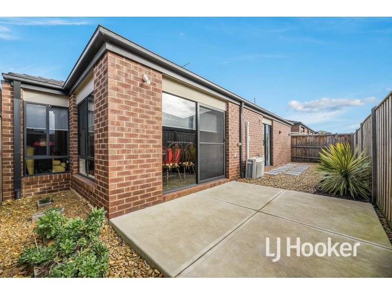 28 Chesney Circuit, Clyde VIC 3978