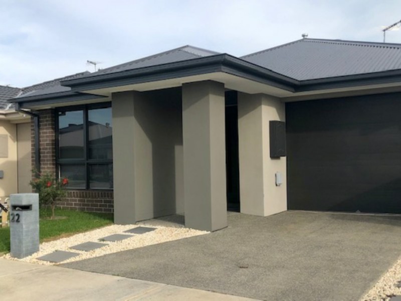 22 Forton Crescent, Cranbourne North VIC 3977